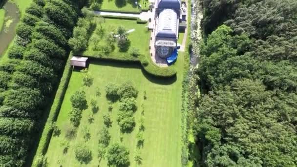 Manoir Sur Propriété Verte Filmd Haut Bas Avec Drone — Video