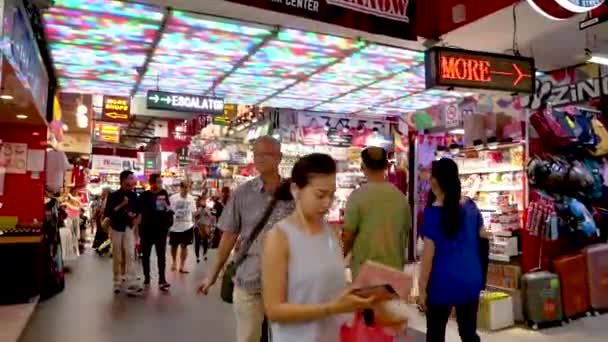 People Shopping Bugis Street Market Singapore — Stock Video