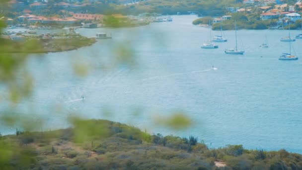 Виндсерфингисты Падают Испанских Водах Кюрасао Карибского Бассейна Видны Сверху — стоковое видео