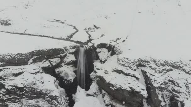 Aerial Vista Una Cascada Durante Invierno — Vídeos de Stock
