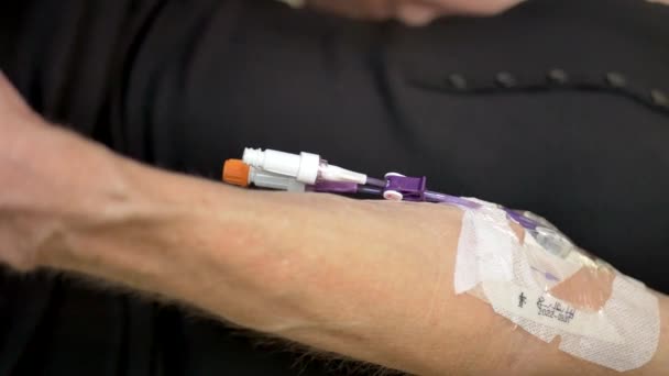 Inyección Vertical Una Enfermera Médica Que Realiza Una Visita Intravenosa — Vídeos de Stock