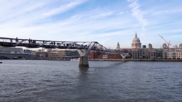 Vista Panorámica Del Puente Del Milenio Catedral San Pablo Londres — Vídeos de Stock