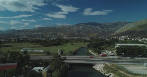 Flying Προσέγγιση Προς Μακρινά Βουνά — Αρχείο Βίντεο