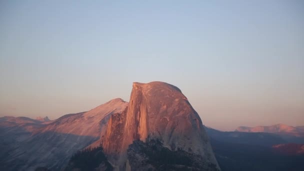 Half Dome Yosemite Nationalpark Bei Sonnenuntergang Nahaufnahme — Stockvideo