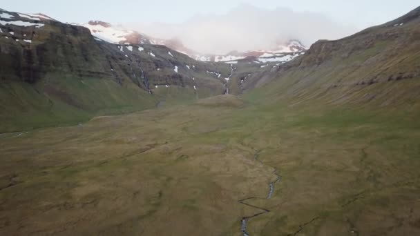 Sanfte Drohnenbewegungen Machen Das Beste Aus Einer Perfekten Landschaftsaufnahme Schuss — Stockvideo