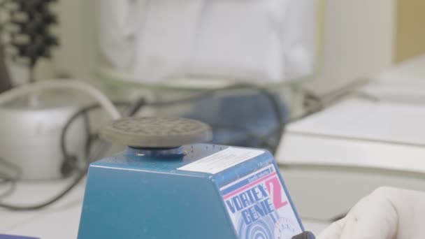 Lab Technician Hand White Glove Puts Test Tube Vortex Mixer — Vídeo de Stock