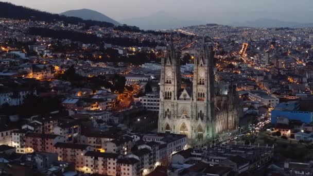 Aerial Shot Quito Church Baslica Del Voto Nacional Centro Historico — стоковое видео