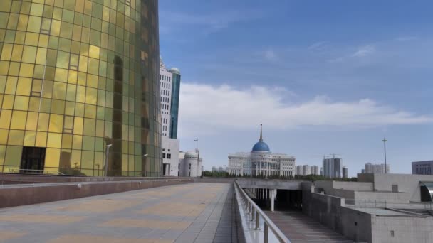 Gimbal Shot Walking Main Square Orda Residence President Republic Kazakhstan — Wideo stockowe