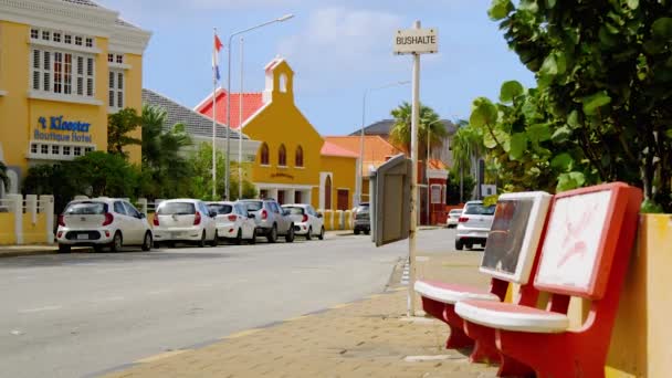 Pusty Przystanek Autobusowy Tętniących Życiem Ulicach Punda Willemstad Karaibskiej Wyspie — Wideo stockowe