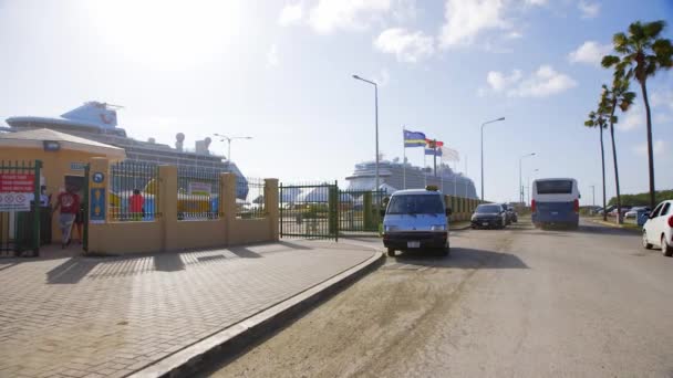 Tourists Arriving Cruise Ship Dock Willemstad Caribbean Island Curacao Slow — Vídeo de Stock