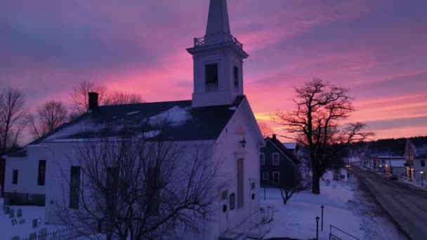 Espetacular Vibrante Nascer Sol Além Antiga Igreja Sueca Monson Maine — Vídeo de Stock