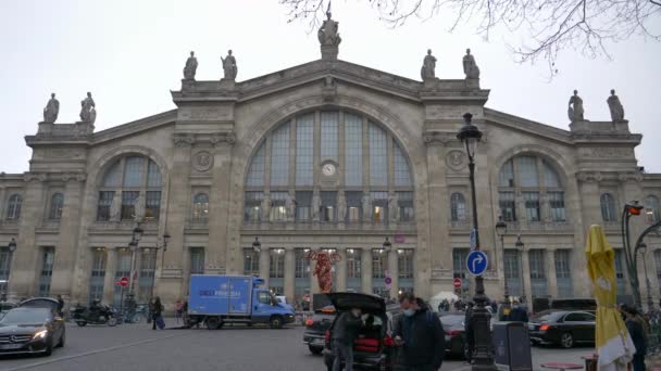 Statyczne Ujęcie Elewacji Gare Nord Ruch Osób Pierwszym Planie Paryż — Wideo stockowe