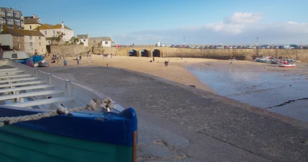 Iconic Smeatons Pier Arches Tourists Sandy Beach Ives Cornwall Sunny — Stockvideo