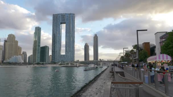 Modern Building Architecture Jbr Dubai People Having Fun Boardwalk Static — 비디오