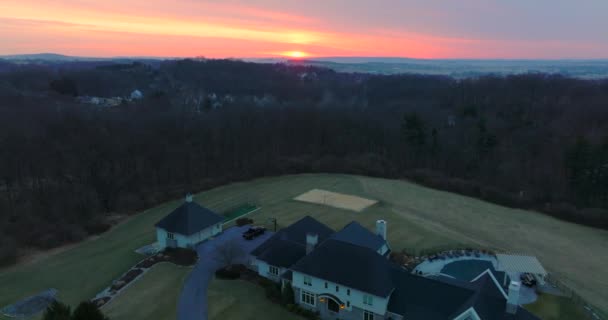 Sprawling Mansion Estate Rural Gated Community Sunrise Pullback Reveal Sunset — Stok video