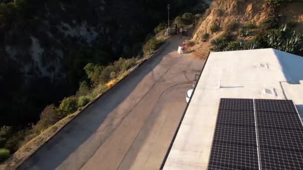 Vue Aérienne Supérieure Nouvelle Maison Moderne Avec Système Panneaux Solaires — Video