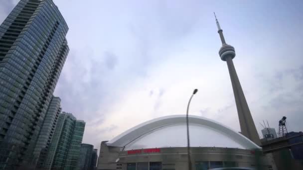 Dirigir Perto Torre Centro Rogers Enquanto Dirige Gardiner Expressway Durante — Vídeo de Stock