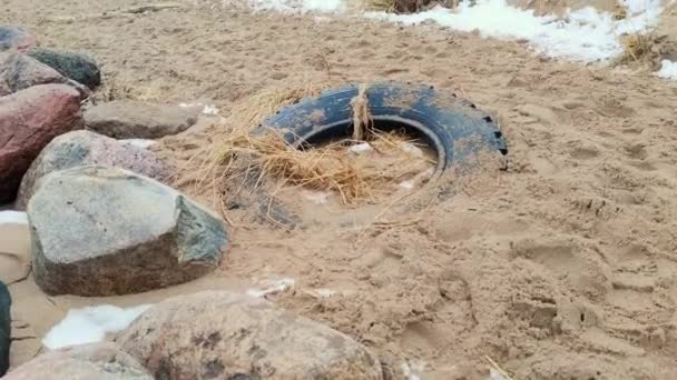 Dumped Non Recycled Automobile Tyre Clean Beach — Stockvideo