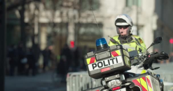 Uniformed Motorcycle Police Officer Watching Traffic Pass Oslo Street — Stockvideo