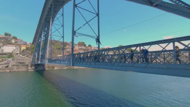 Random Guy Springs Bridge River Porto Portugal — Stockvideo