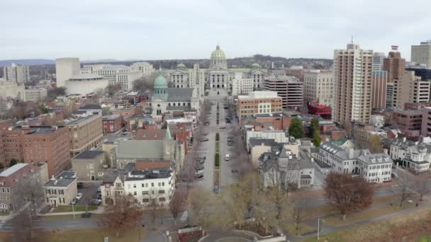 Wide Aerial View Pennsylvania State Capitol Building Harrisburg Slow Forward — Video Stock