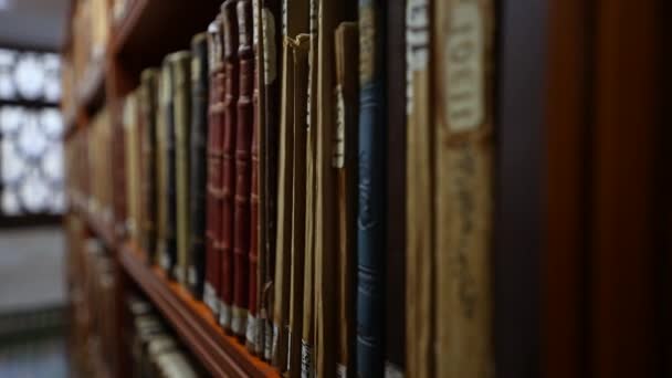 Fez Deki Qaraouiyine Üniversitesi Nde Antik Arapça Kitaplar — Stok video
