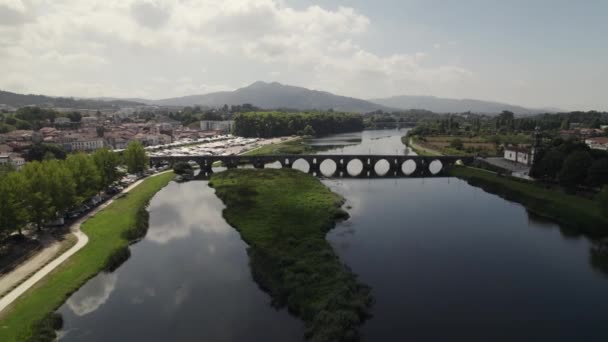 Aerial Backward Ascending River Medieval Bridge Background Ponte Lima Portugal — Video