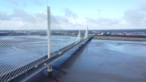 Mersey Gateway Landmark Aerial View Toll Suspension Bridge River Crossing — Stockvideo