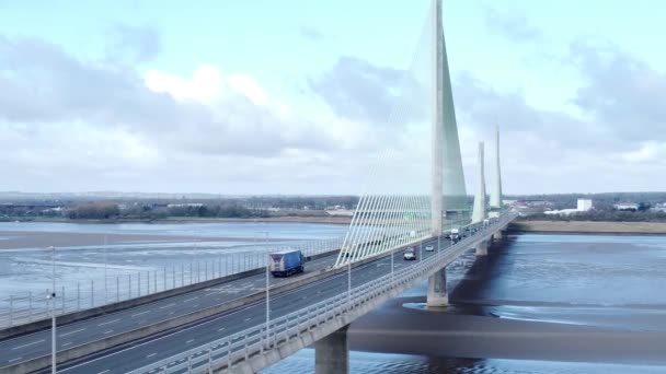 Mersey Gateway Landmark Aerial View Toll Suspension Bridge River Crossing — Stockvideo