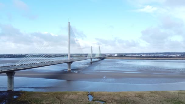 Mersey Gateway Landmark Aerial View Toll Suspension Bridge River Crossing — Stockvideo