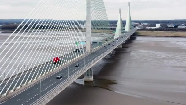 Mersey Gateway Landmärke Antenn Utsikt Över Vägtullshängning Bro Flod Korsning — Stockvideo