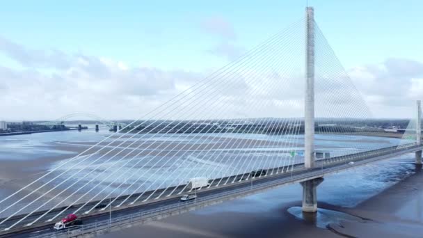 Mersey Gateway Landmark Aerial View Toll Suspension Bridge River Crossing — Stok video