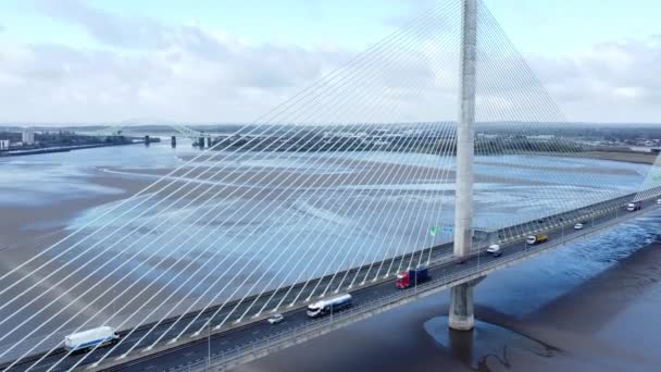 Mersey Gateway Landmark Aerial View Toll Suspension Bridge River Crossing — Vídeos de Stock