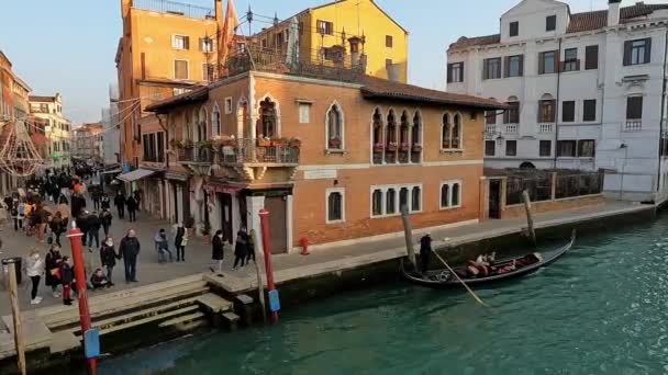 High Angle View Gondola Ride Tour Departing Cannaregio Venice Italy — ストック動画