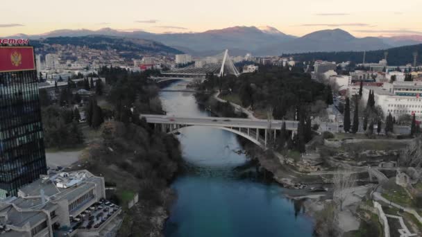 Stationary Cinematic Aerial Shot Moraca River Cityscape Podgorica Montenegro Sunset — Vídeo de stock