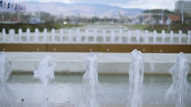 Focus Flowing Water Fountain Green Park City Center Footage Zagreb — Stock video