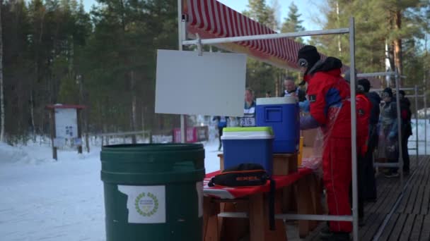 Στάση Ποτών Στο Vasaloppet Cross Ski Race Αργή Κίνηση — Αρχείο Βίντεο