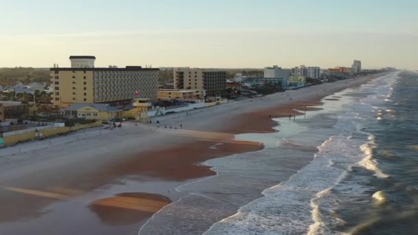 Drone Shot Waves Shoreline Daytona Beach Florida — ストック動画
