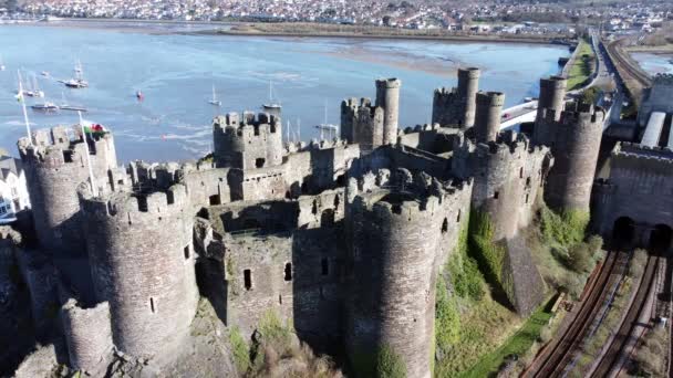 Средневековый Замок Конуи Валлийский Рыночный Городок Разрушает Воздушный Спуск Высоты — стоковое видео