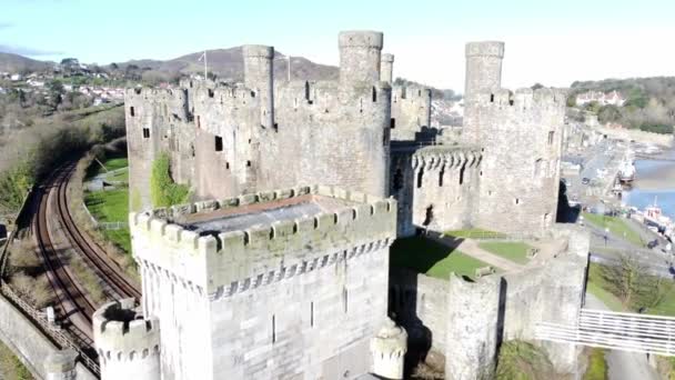 Medieval Conwy Castle Welsh Market Town Ruins Aerial Slow Rising — 비디오