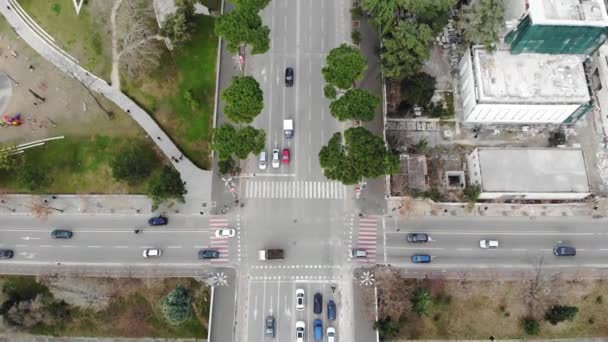 Náklon Letecké Zobrazit Záběry Tirana Přestavba Boulevard Multilane Highway Křižovatka — Stock video