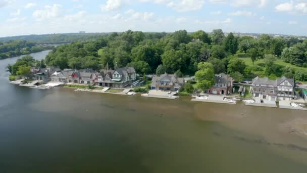 Beautiful Aerial Shot Famous Boathouse Row Philadelphia Sunny Summer Day — стоковое видео