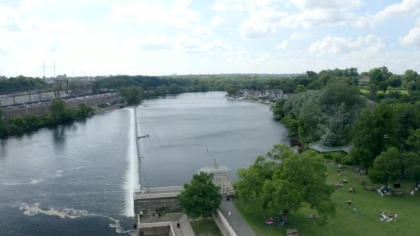 Aerial Shot Schuylkill River Boathouse Row Background — стоковое видео