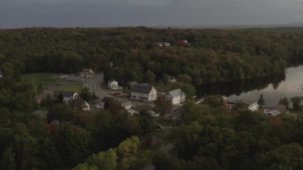 Monson Town Maine Early Fall Orbiting Aerial View — Stockvideo