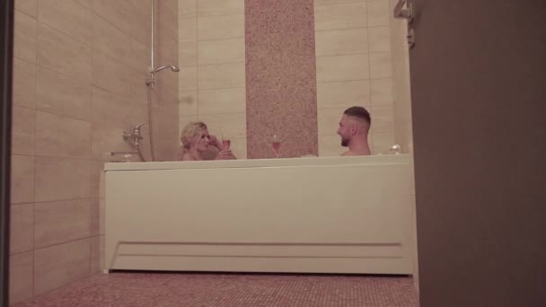 Romantic Date Wellness Spa Center Couple Enjoying Bubble Bathtub Drinking — Video Stock