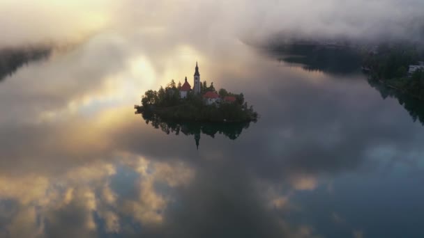 Lake Bled Beautiful Autumn Morning Sunrise Hills Misty Night — Wideo stockowe