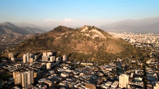 Aerial Dolly San Cristobal Hill Revealing Santiago City Skyline Neighborhood — Stockvideo