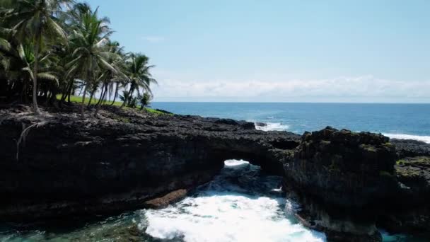 Aerial View Low Waves Hitting Cliffs Coast Ilheu Das Rolas — Stockvideo