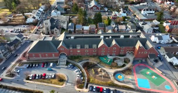 Aerial Establishing Shot Public Elementary School Red Brick Building Playground — Stockvideo