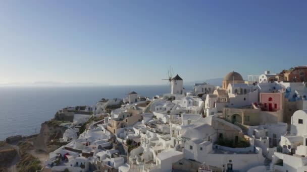 Vzduch Pomalý Záběr Sondy Oia Řeckém Santorini Během Zlaté Hodiny — Stock video